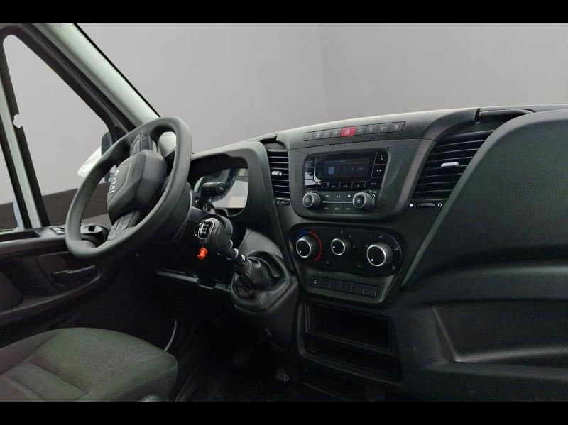 Image IVECO Daily CCb 35C16H empattement 4100 3.0 Tor CAISSE HAYON