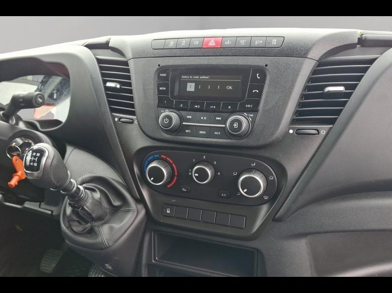 Image IVECO Daily CCb 35C16H empattement 4100 3.0 Tor CAISSE HAYON