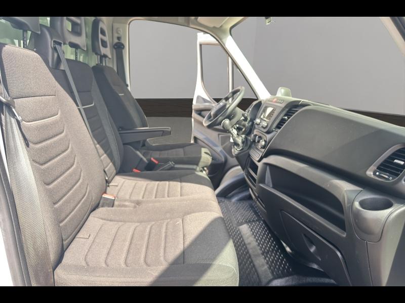 Image IVECO Daily CCb 35C16 / 3.0 160CH / CAISSE PLSC + HAYON / 2023