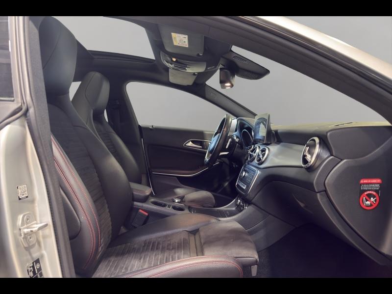 Image MERCEDES-BENZ CLA 200 d Fascination 7G-DCT