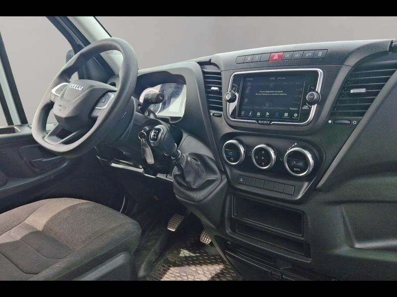 Image IVECO Daily CCb 35C16H empattement 4100 3.0 CAISSE HAYON PORTE LATERALE