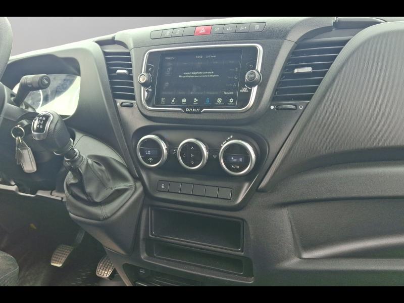 Image IVECO Daily CCb 35C16H empattement 4100 3.0 CAISSE HAYON PORTE LATERALE