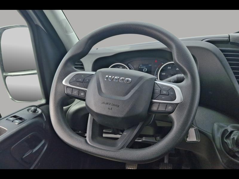 Image IVECO Daily CCb 35C16H empattement 4100 3.0 CAISSE HAYON PORTE LATERALE