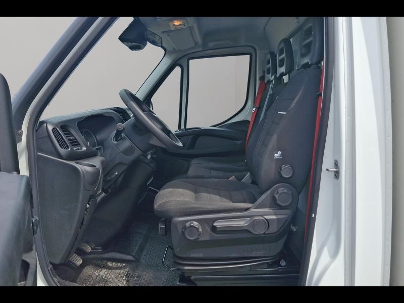 Image IVECO Daily CCb 35C16H empattement 4100 3.0 CAISSE HAYON PORTE LATERALE