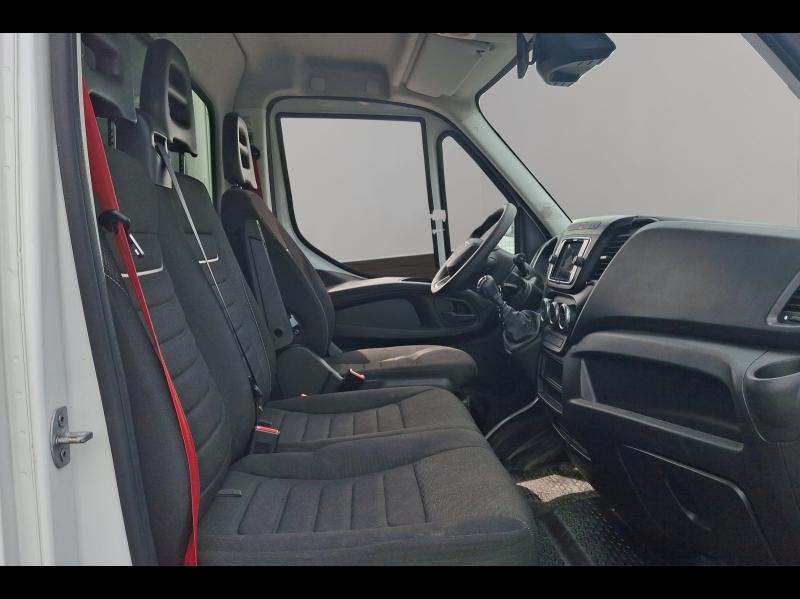 Image IVECO Daily CCb 35C16H empattement 4100 3.0 CAISSE HAYON PORTE LATERALE
