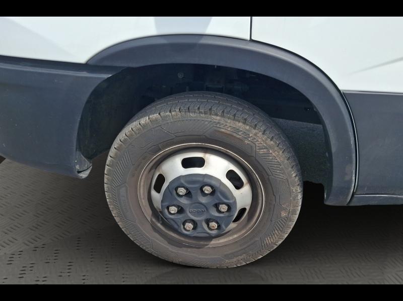 Image IVECO Daily CCb 35C16H empattement 4100 3.0 CAISSE HAYON PORTE LATERALE