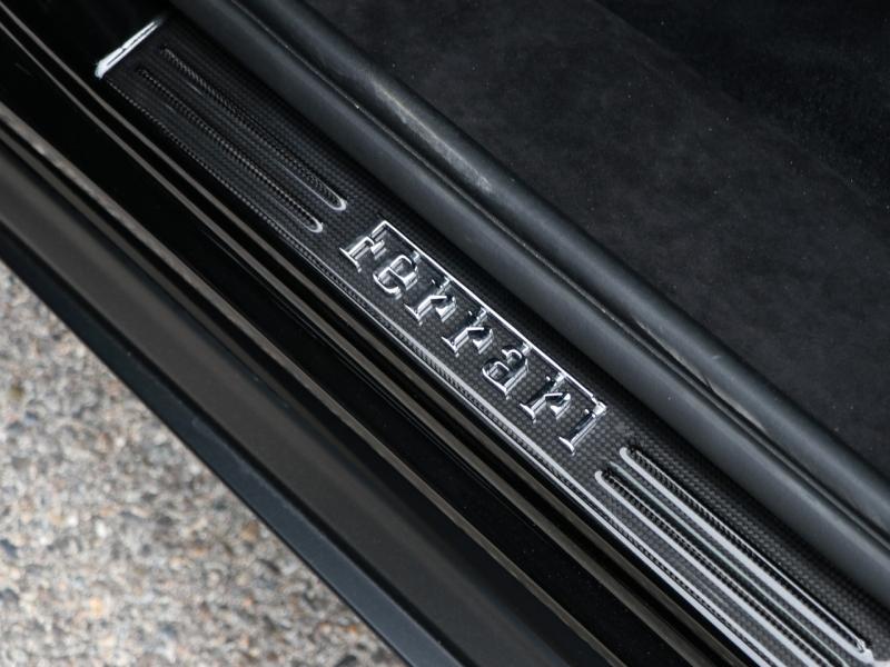 Image FERRARI PUROSANGUE V12