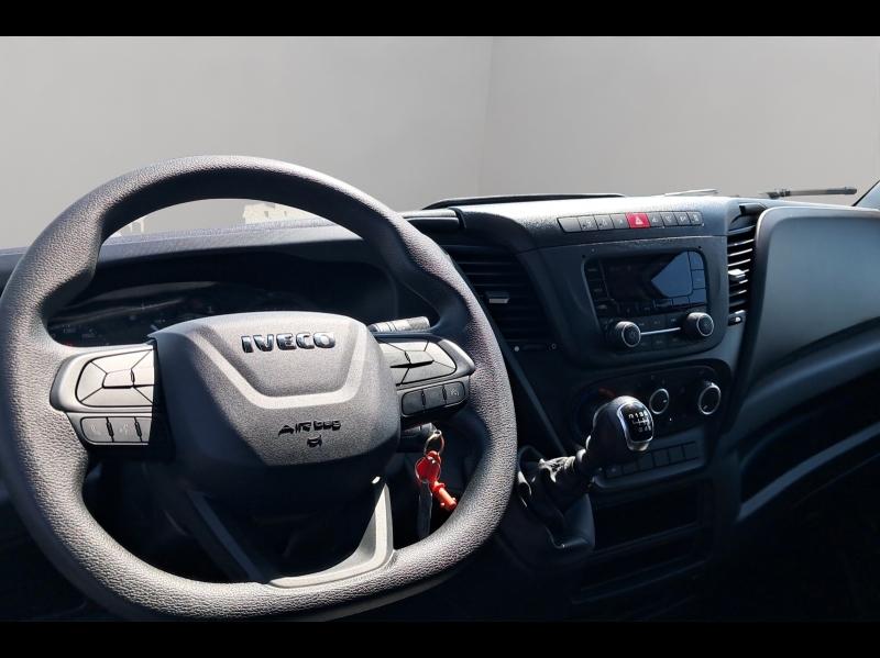 Image IVECO Daily CCb Iveco Daily CCb 35-160H / 3.0 160CH / CAISSE & HAYON / 35C16 / 2024 /