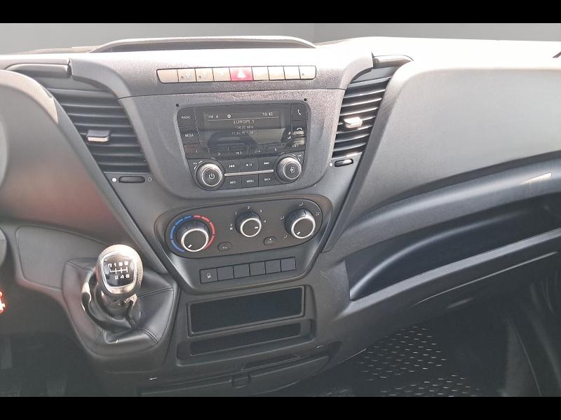 Image IVECO Daily CCb Iveco Daily CCb 35-160H / 3.0 160CH / CAISSE & HAYON / 35C16 / 2024 /