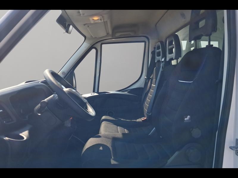Image IVECO Daily CCb Iveco Daily CCb 35-160H / 3.0 160CH / CAISSE & HAYON / 35C16 / 2024 /