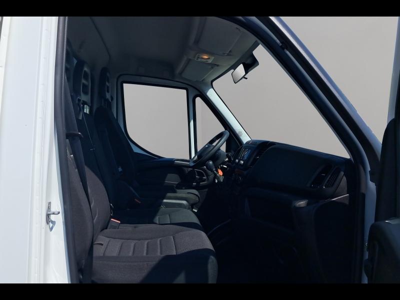 Image IVECO Daily CCb Iveco Daily CCb 35-160H / 3.0 160CH / CAISSE & HAYON / 35C16 / 2024 /