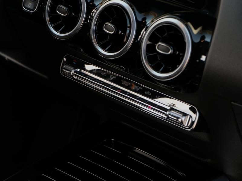 Image MERCEDES-BENZ GLA 200 163ch AMG Line 7G-DCT