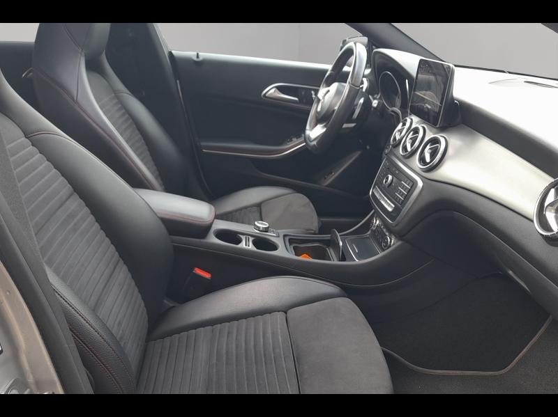 Image MERCEDES-BENZ CLA 220 d Fascination 7G-DCT