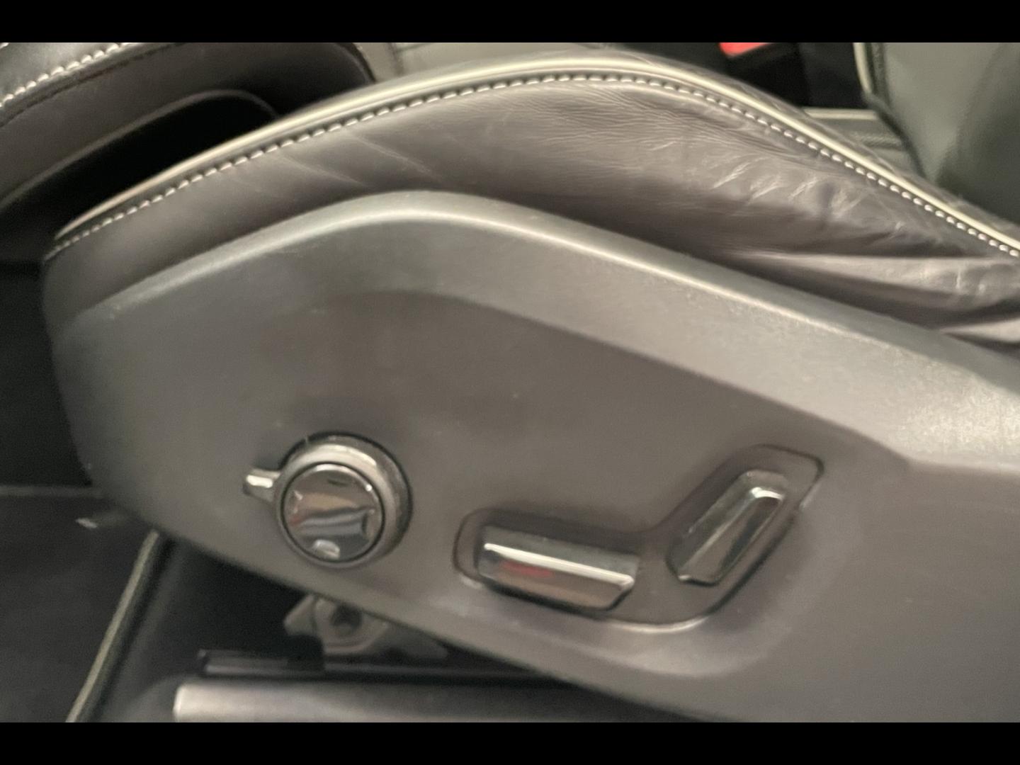 Image VOLVO XC60 B4 AdBlue 197ch R-Design Geartronic