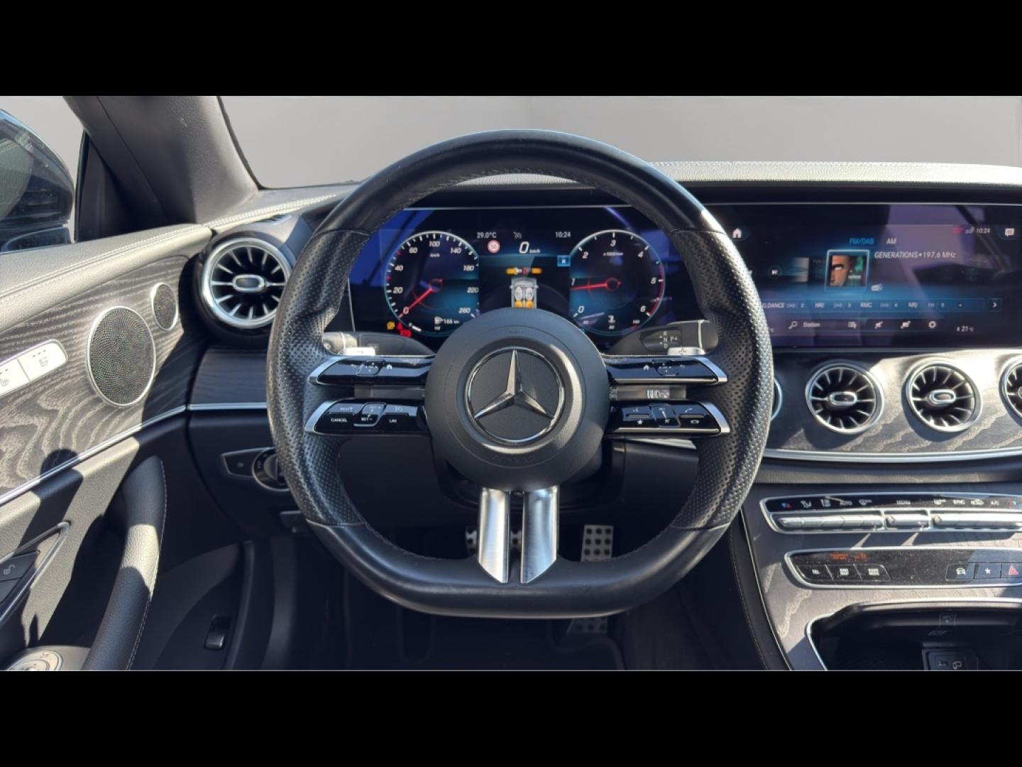 Image MERCEDES-BENZ Classe E Cabriolet 220 d 194ch AMG Line 9G-Tronic
