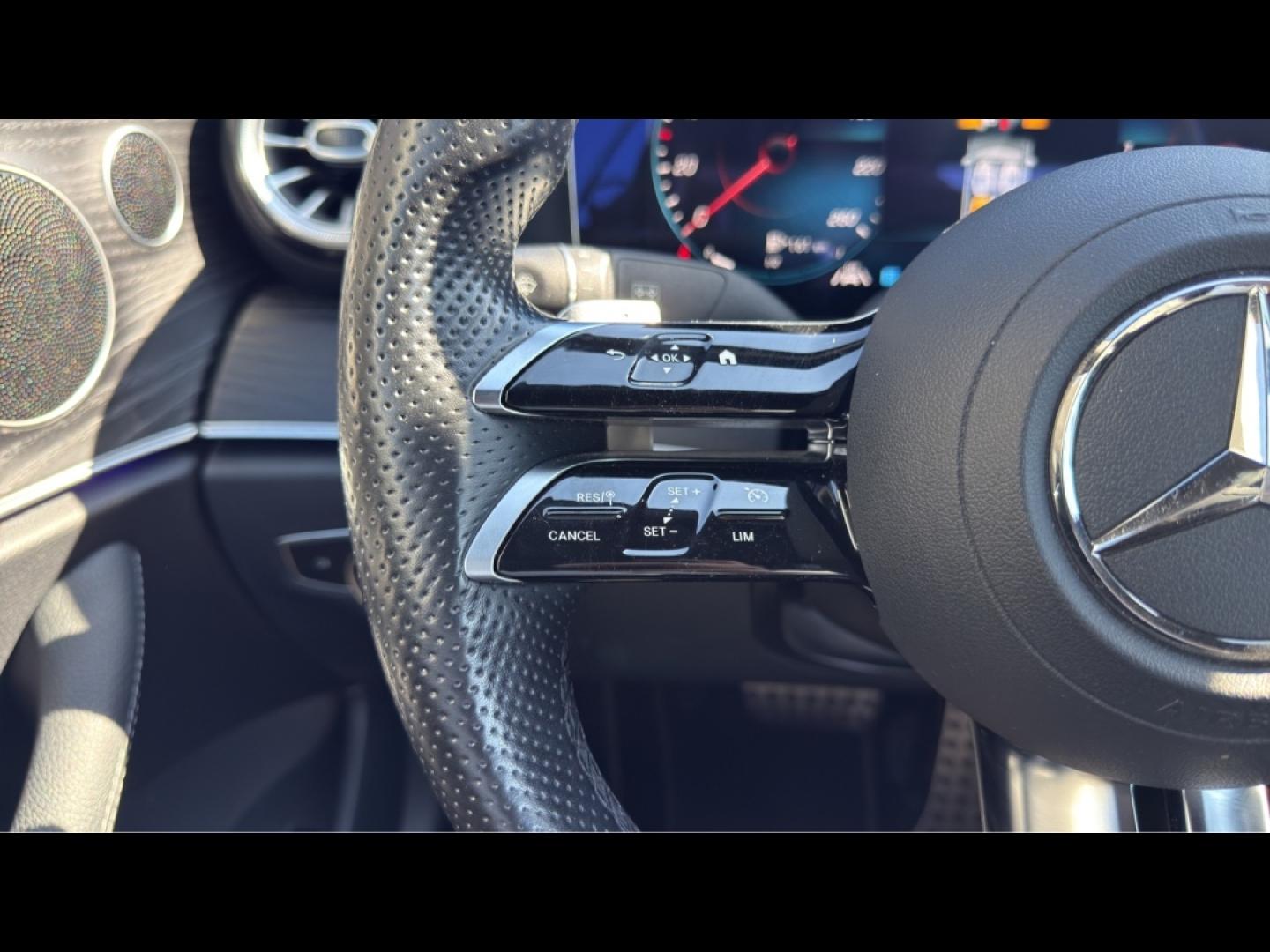 Image MERCEDES-BENZ Classe E Cabriolet 220 d 194ch AMG Line 9G-Tronic