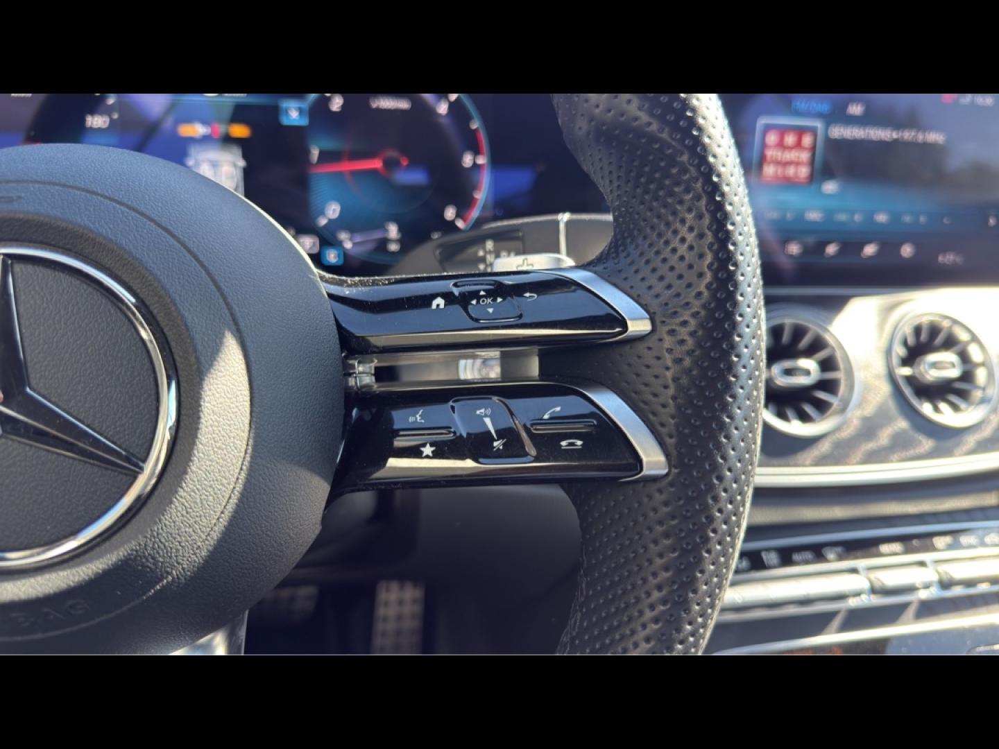 Image MERCEDES-BENZ Classe E Cabriolet 220 d 194ch AMG Line 9G-Tronic