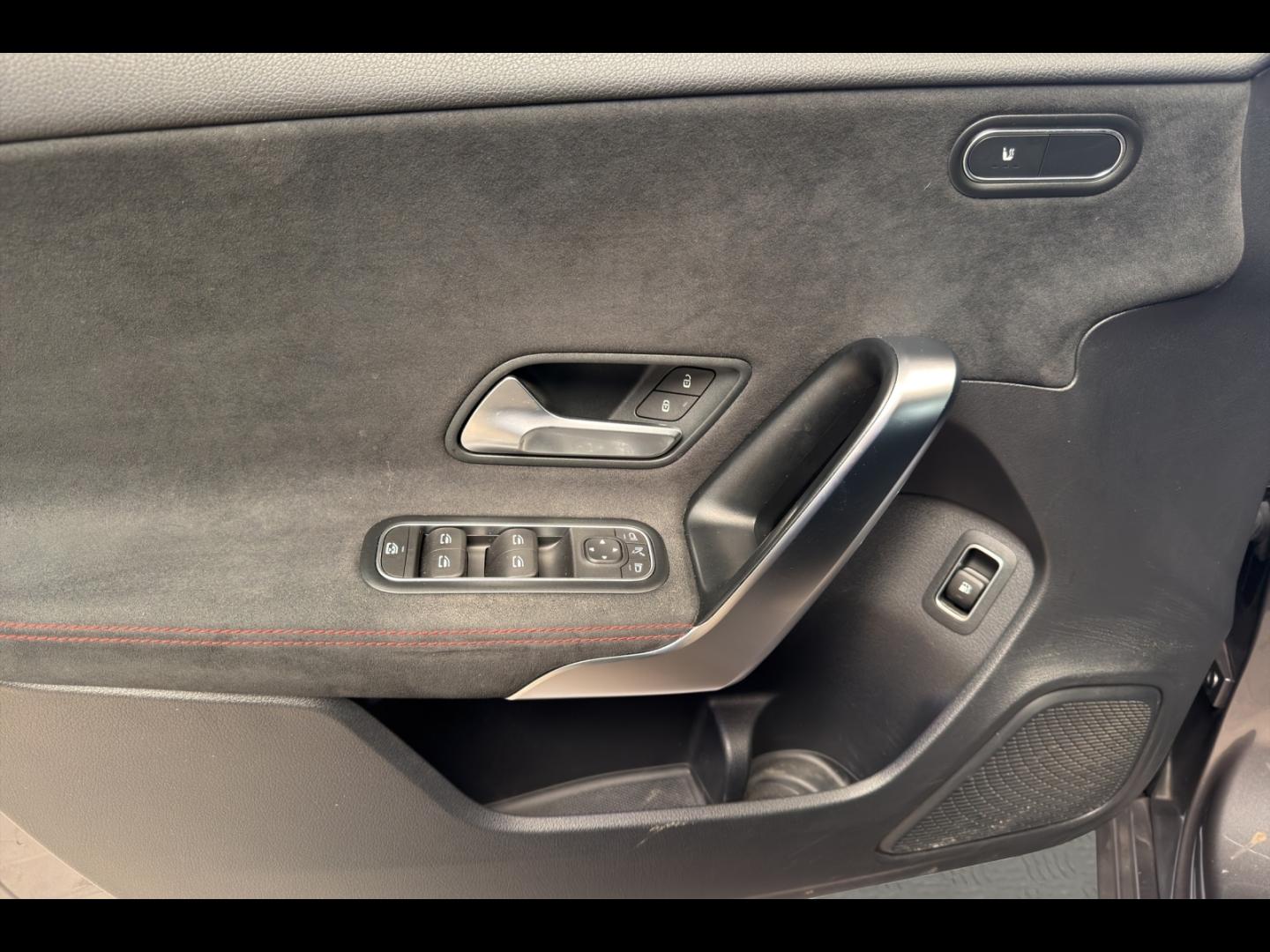 Image MERCEDES-BENZ Classe A 250 e 163+109ch AMG Line 8G-DCT