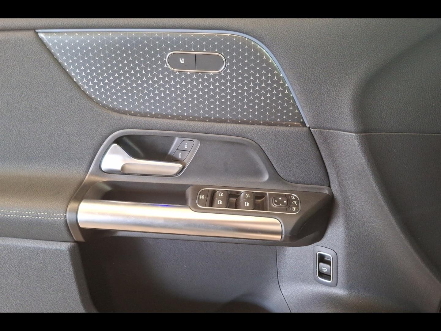 Image MERCEDES-BENZ GLA 200 d 150ch Progressive Line 8G-DCT