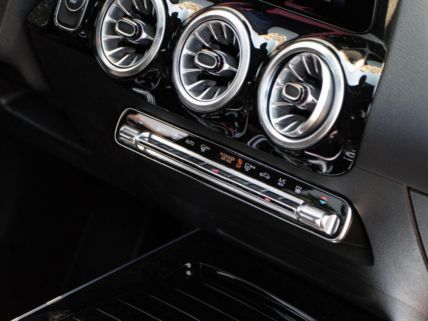 Image MERCEDES-BENZ GLA 250 e 218ch AMG Line 8G-DCT