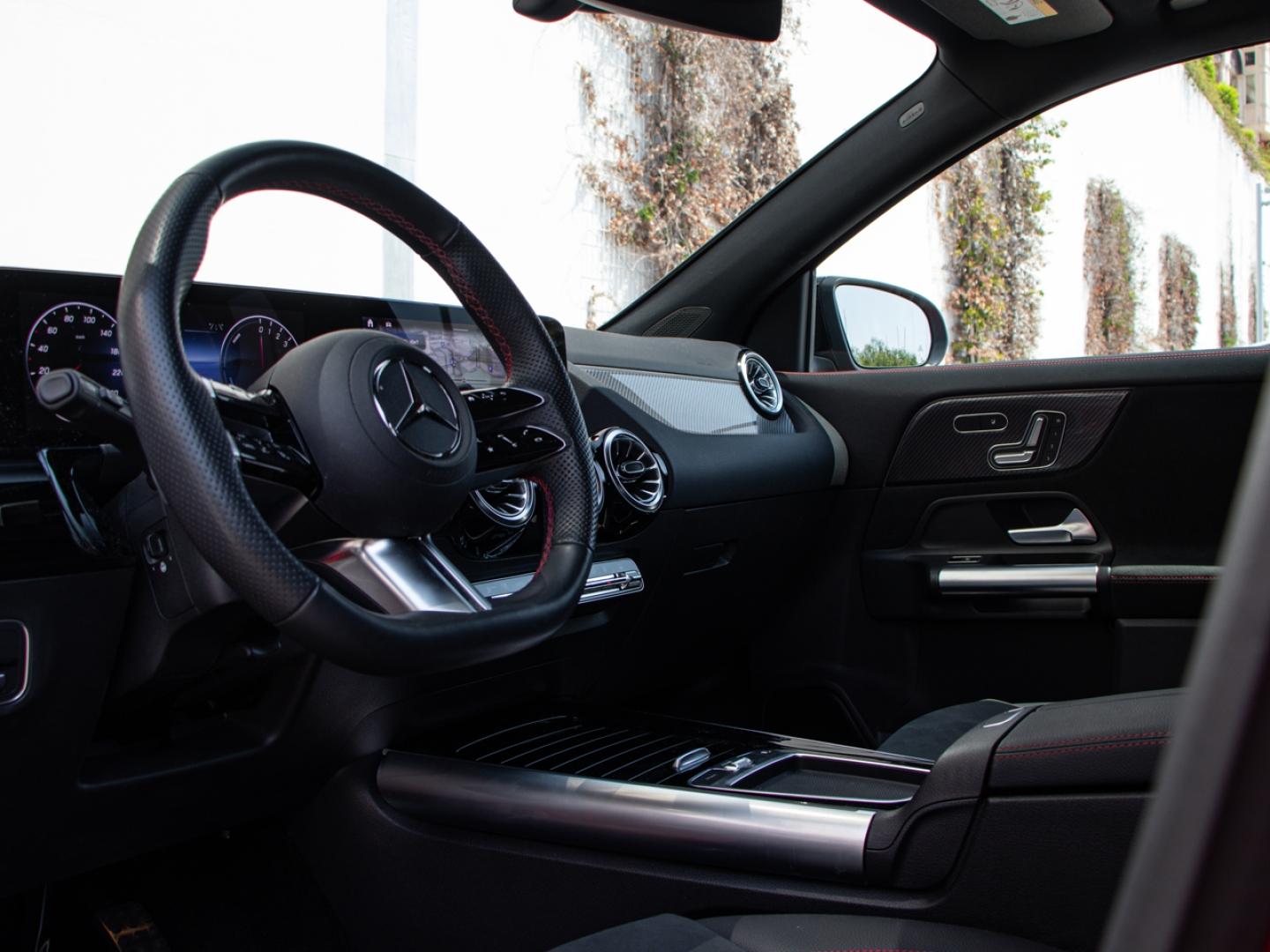 Image MERCEDES-BENZ GLA 250 e 218ch AMG Line 8G-DCT