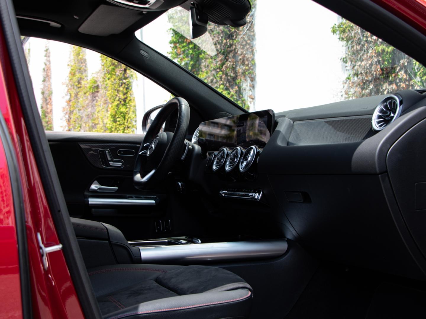 Image MERCEDES-BENZ GLA 250 e 218ch AMG Line 8G-DCT