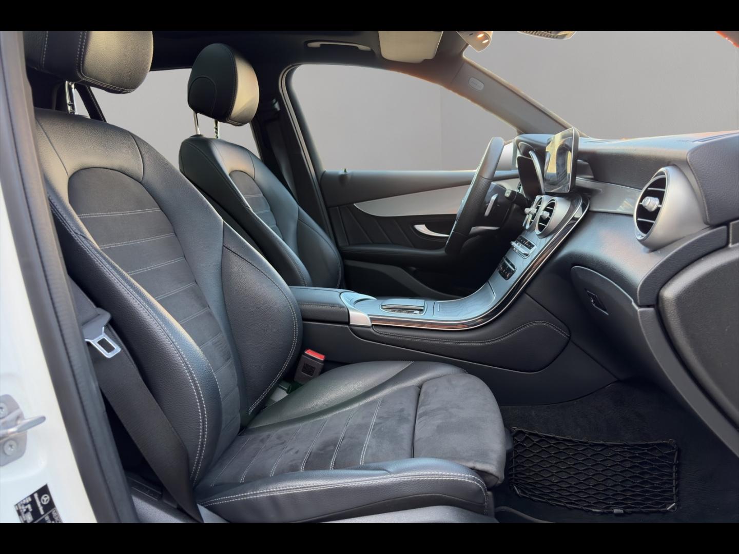 Image MERCEDES-BENZ GLC 220 d 194ch AMG Line 4Matic 9G-Tronic