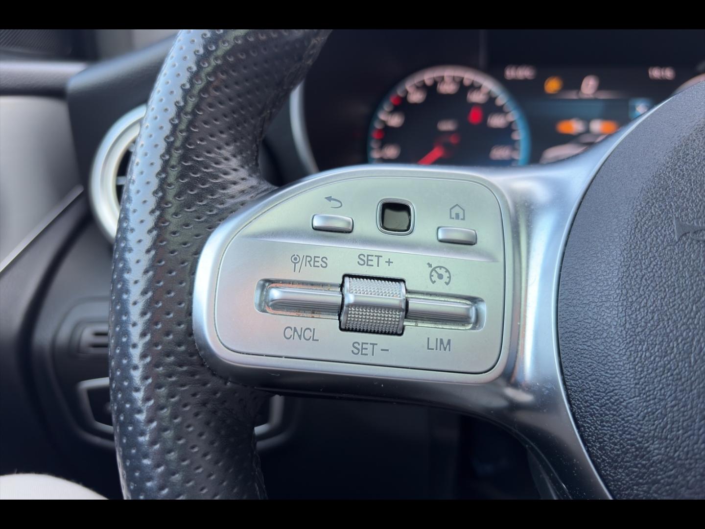Image MERCEDES-BENZ GLC 220 d 194ch AMG Line 4Matic 9G-Tronic
