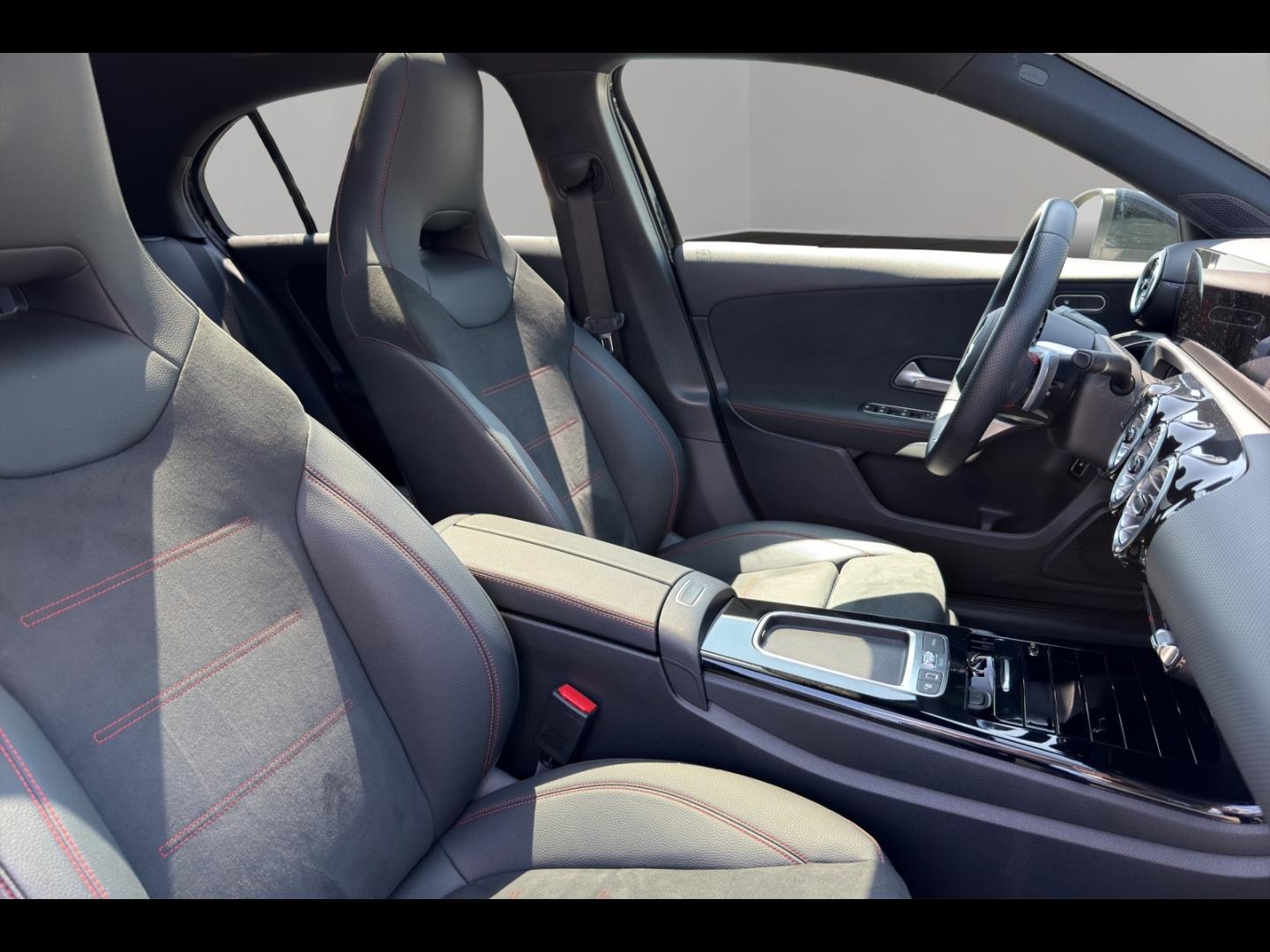 Image MERCEDES-BENZ Classe A 250 e Hybrid EQ 163+109ch AMG Line 8G-DCT