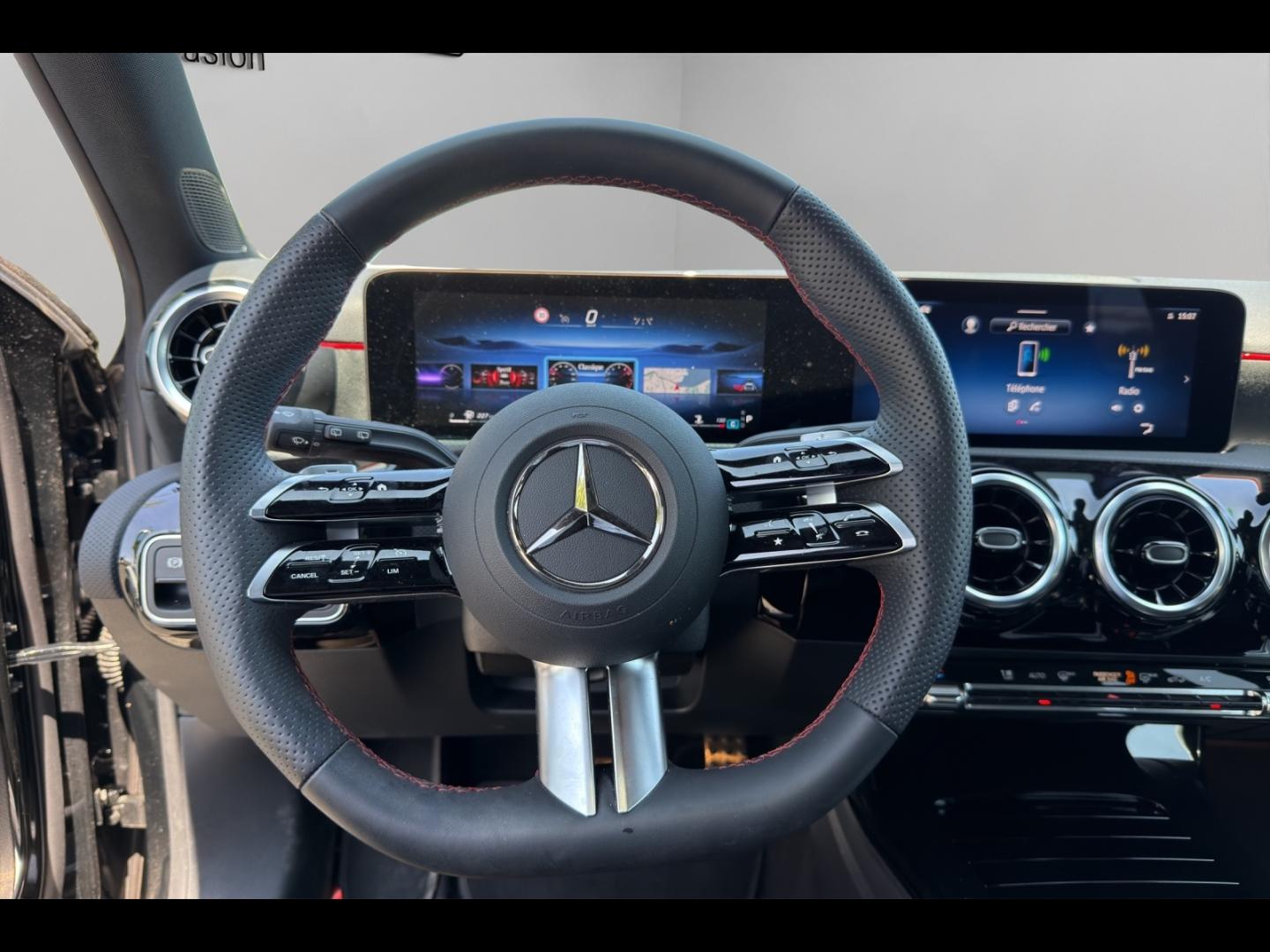 Image MERCEDES-BENZ Classe A 180 d 116ch AMG Line 8G-DCT