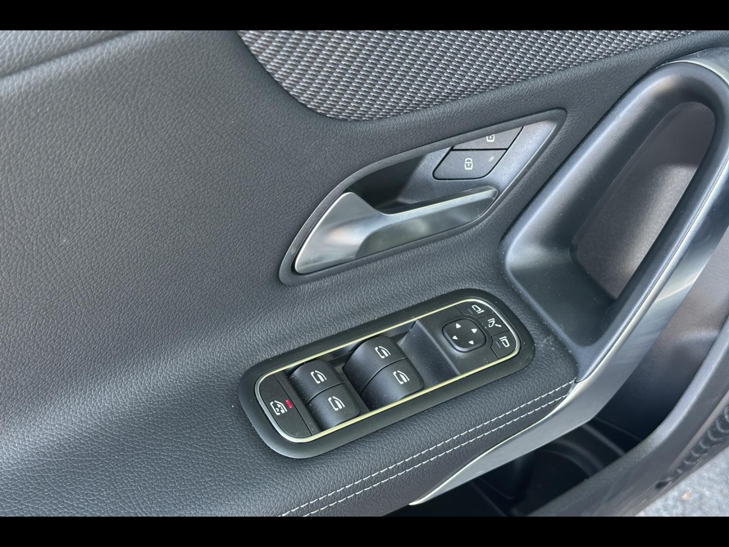 Image MERCEDES-BENZ Classe A 180 d 116ch Progressive Line 8G-DCT