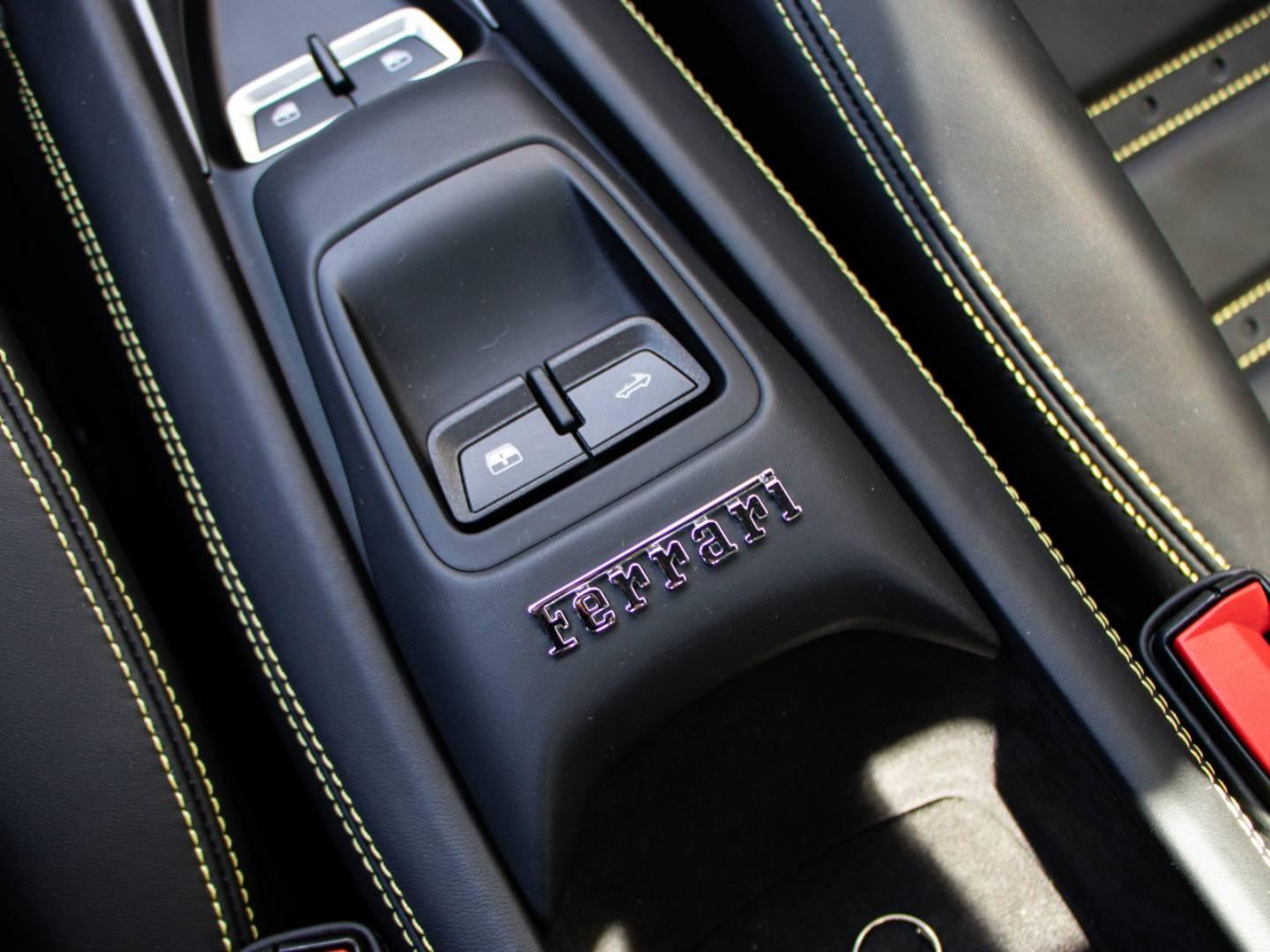Image FERRARI F8 SPIDER V8 3.9 Biturbo