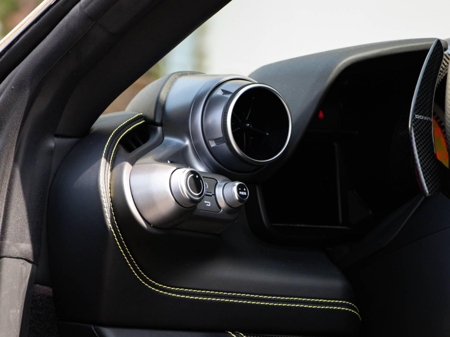 Image FERRARI F8 SPIDER V8 3.9 Biturbo