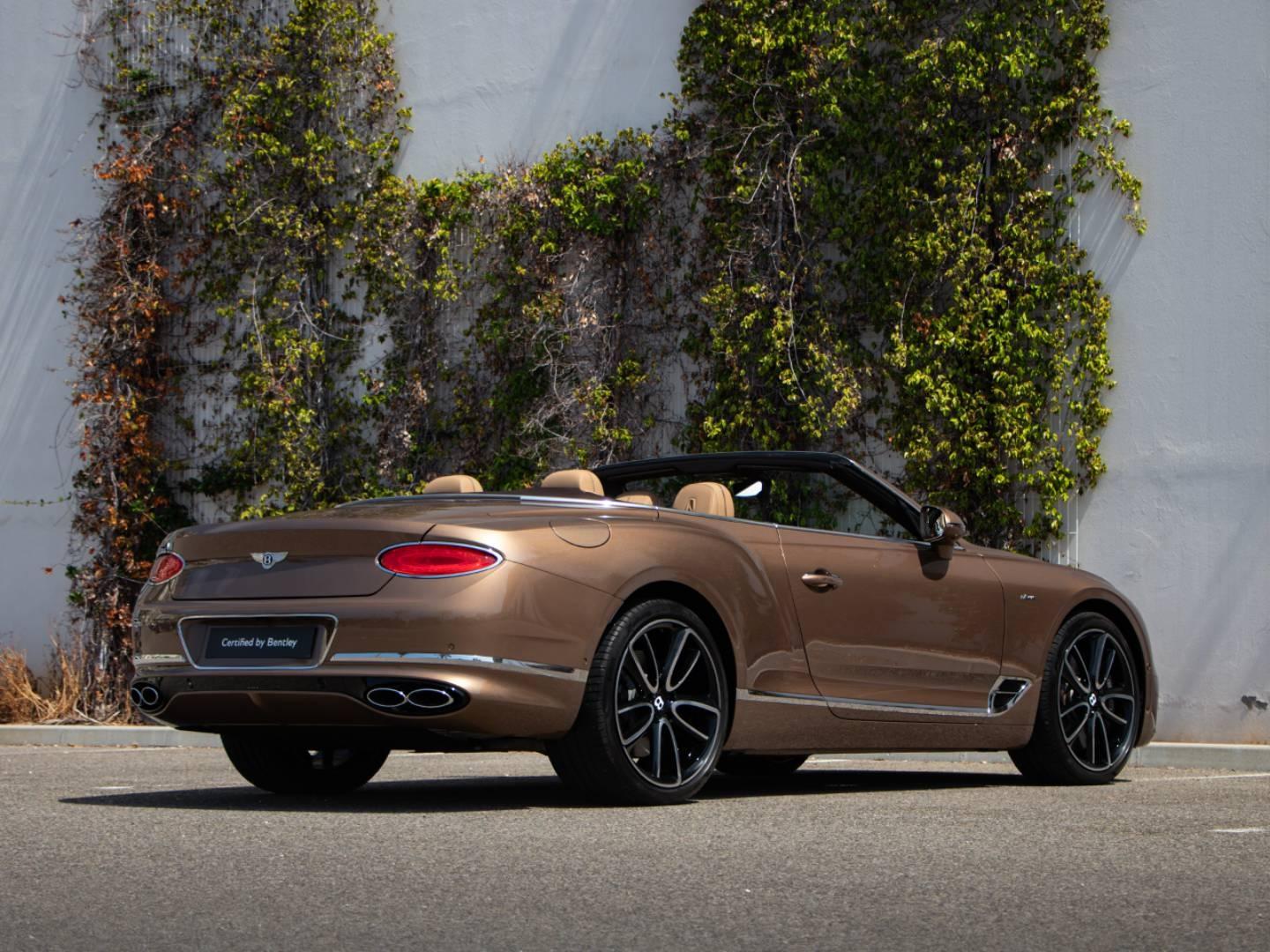 Image BENTLEY CONTINENTAL GTC Azure V8 4.0 550ch