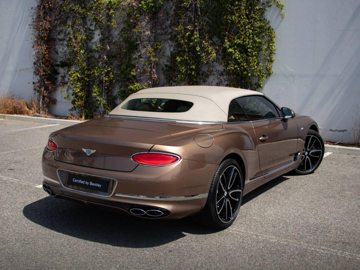 Image BENTLEY CONTINENTAL GTC Azure V8 4.0 550ch