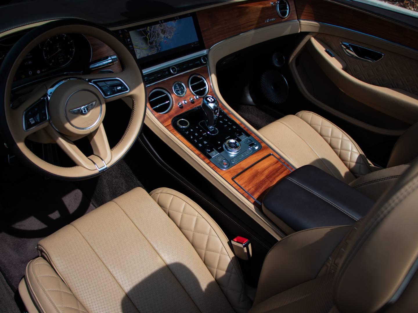 Image BENTLEY CONTINENTAL GTC Azure V8 4.0 550ch