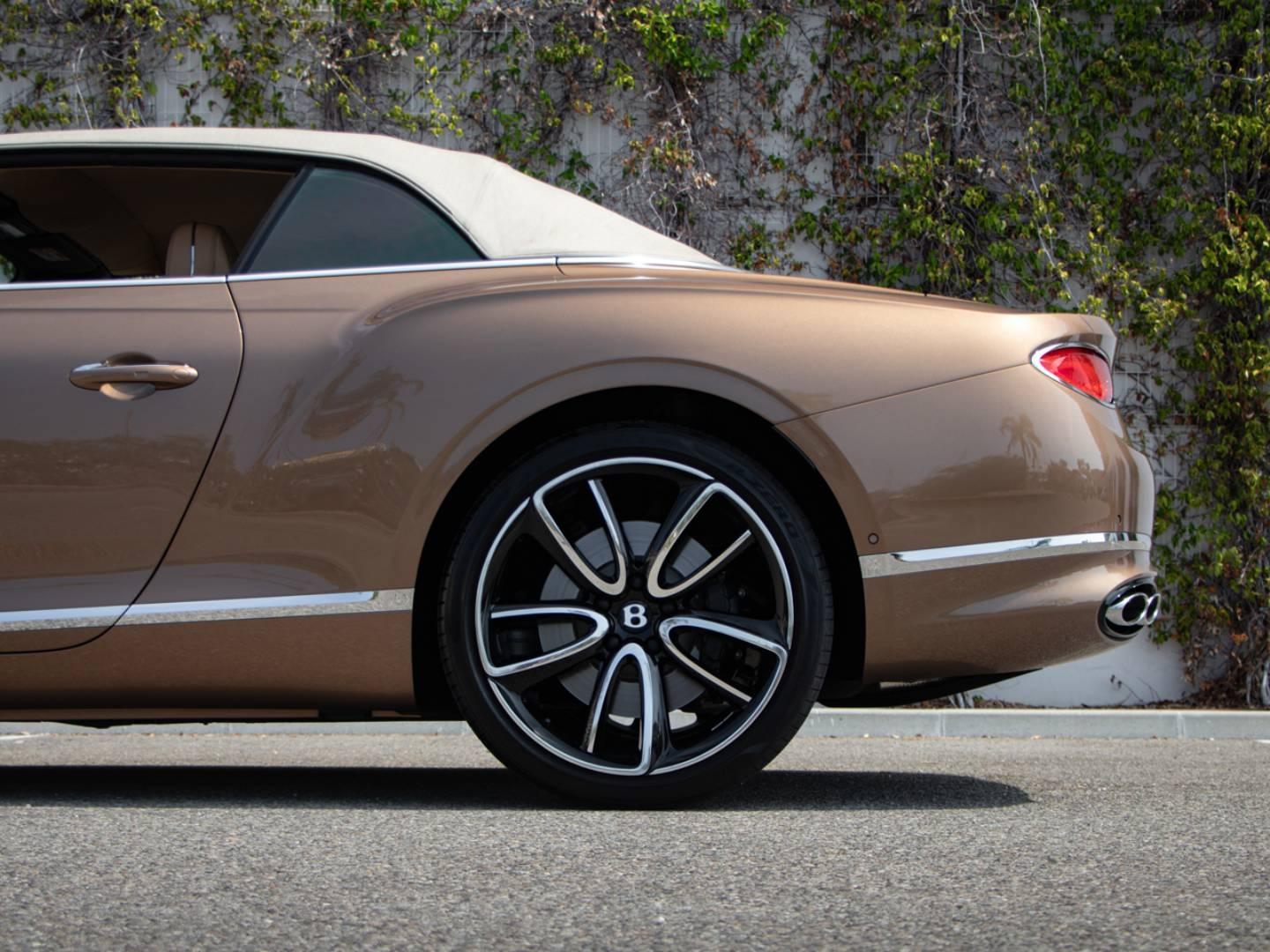 Image BENTLEY CONTINENTAL GTC Azure V8 4.0 550ch