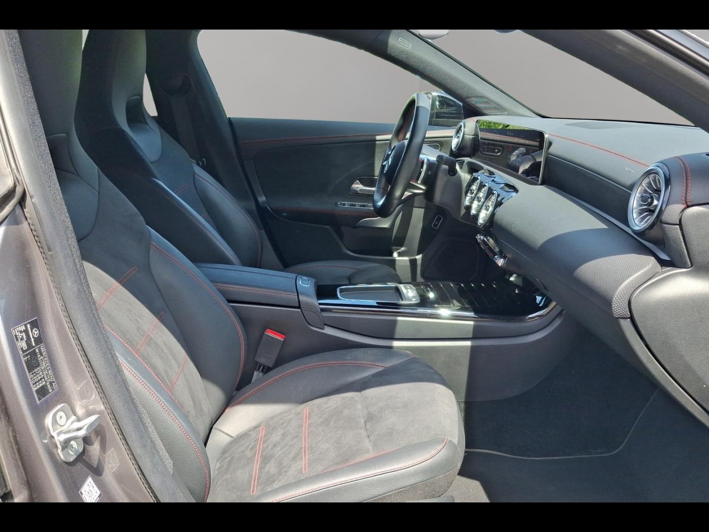 Image MERCEDES-BENZ CLA 200 d 150ch AMG Line 8G-DCT