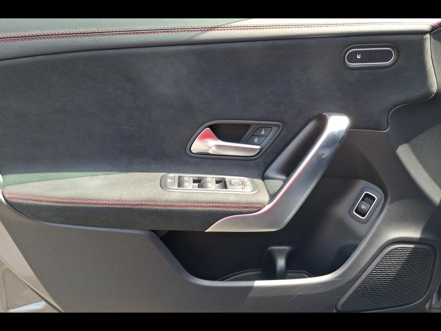 Image MERCEDES-BENZ CLA 200 d 150ch AMG Line 8G-DCT