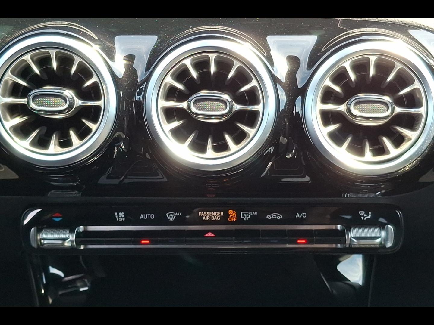 Image MERCEDES-BENZ CLA 200 d 150ch AMG Line 8G-DCT