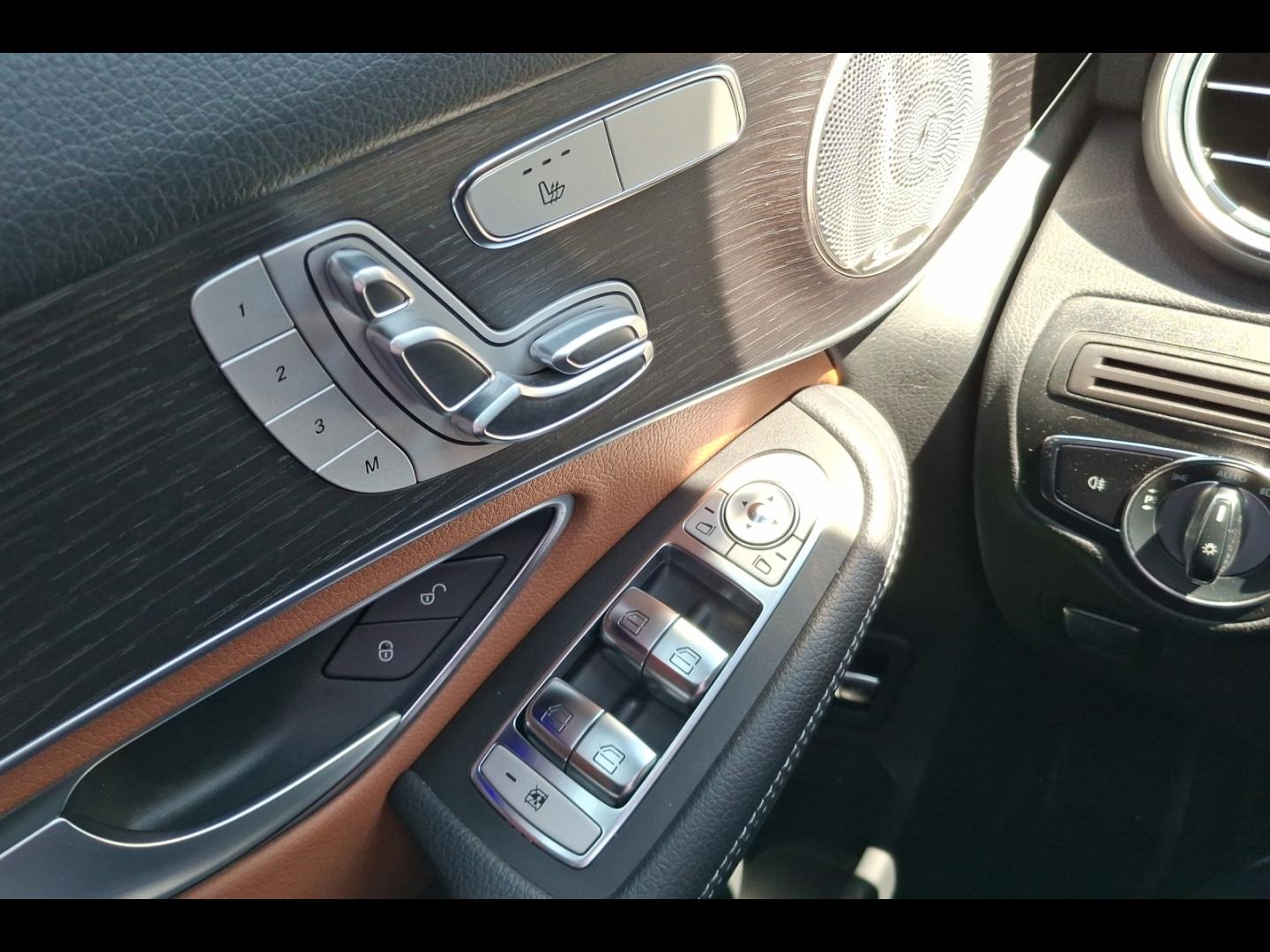 Image MERCEDES-BENZ GLC Coupé 300 de 194+122ch AMG Line 4Matic 9G-Tronic
