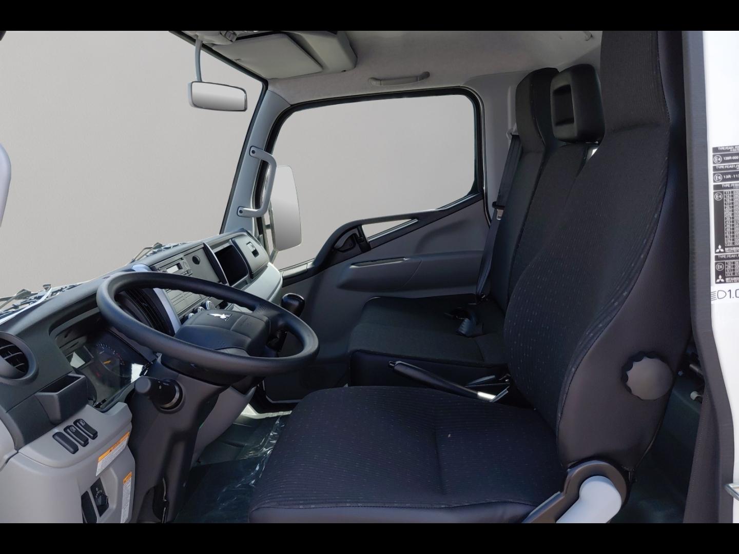 Image FUSO Canter CCb 3C15 Empattement 28 TRI-BENNE SCATTOLINI