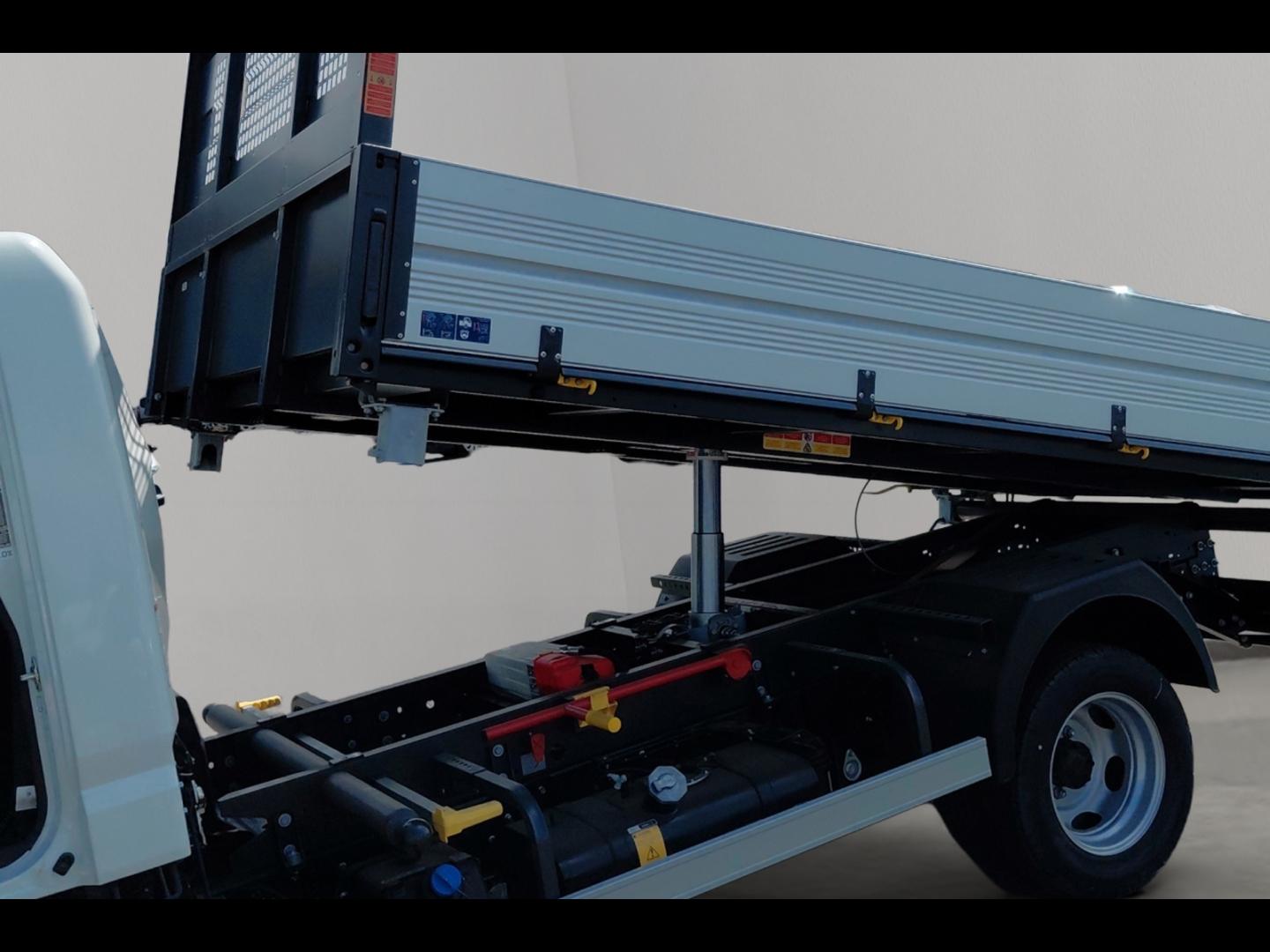 Image FUSO Canter CCb 3C15 Empattement 28 TRI-BENNE SCATTOLINI