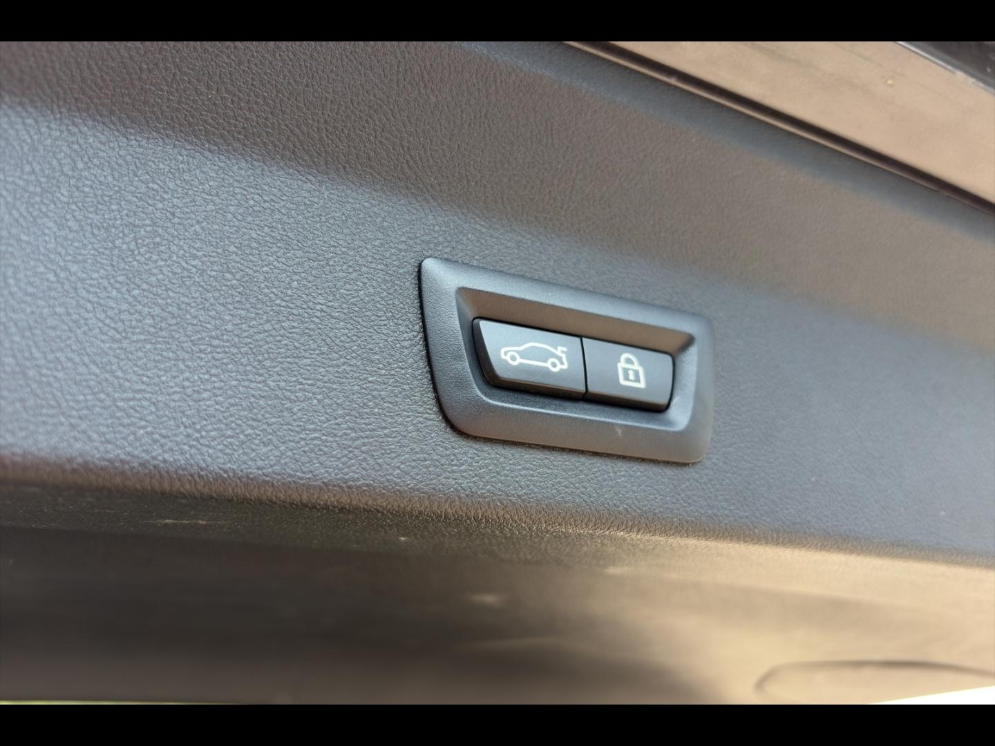 Image BMW X3 xDrive20iA 184ch Luxury Euro6d-T