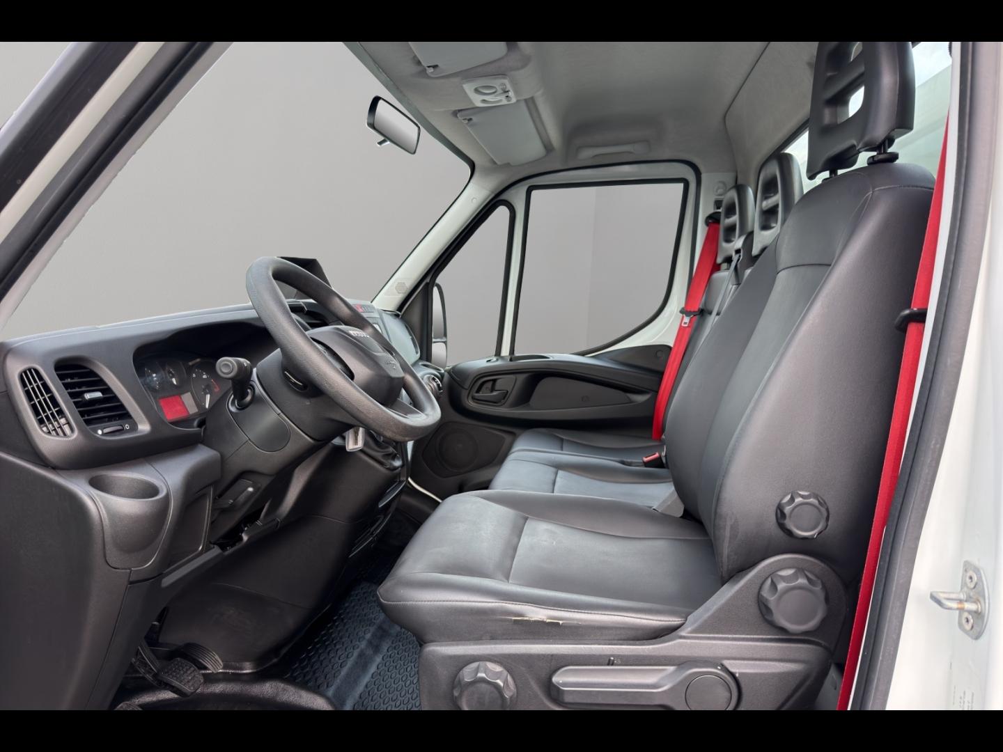 Image IVECO Daily CCb 35-160H / 3.0 160CH / BENNE & COFFRE / 35C16 / 2024 /