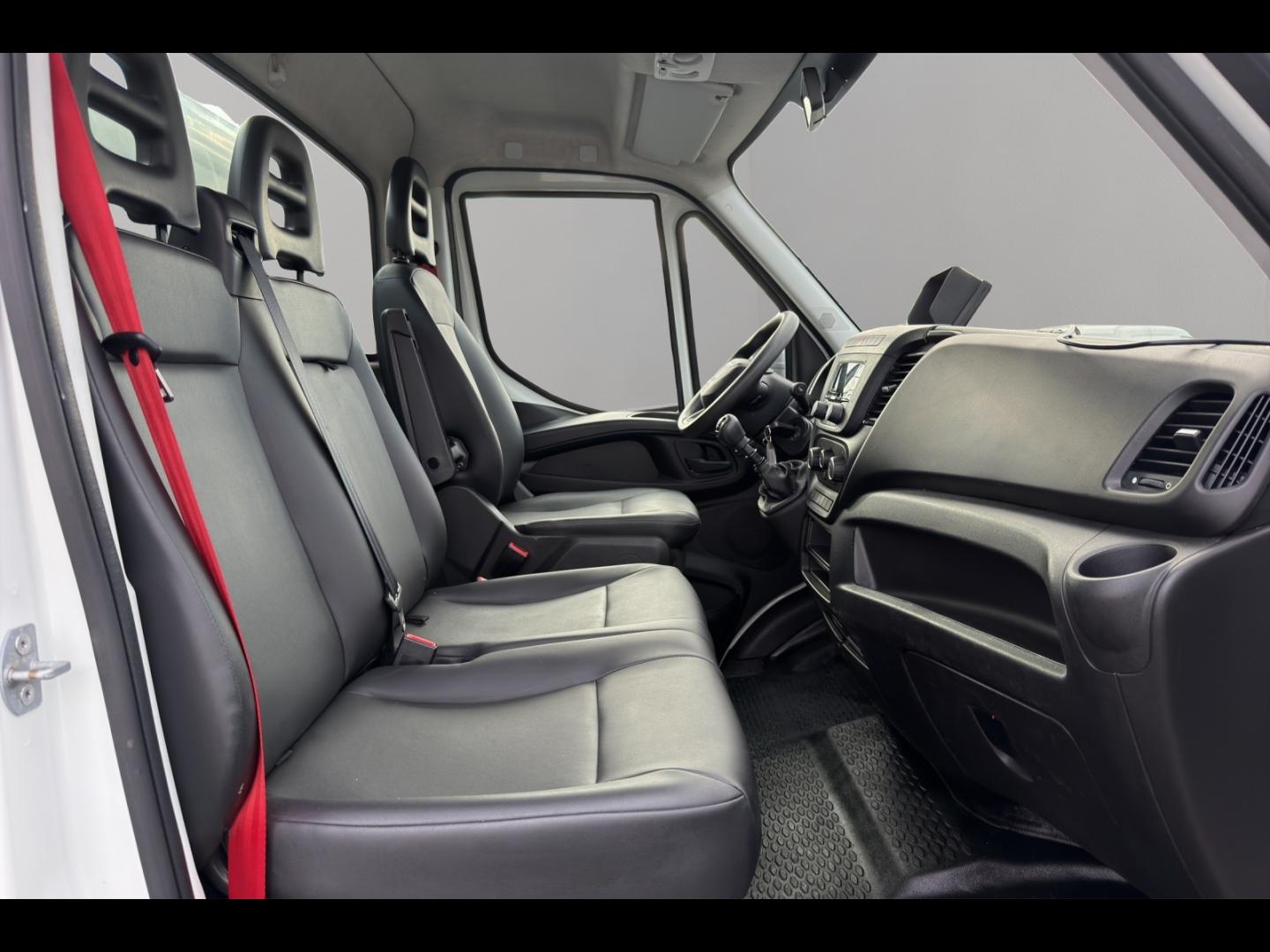 Image IVECO Daily CCb 35-160H / 3.0 160CH / BENNE & COFFRE / 35C16 / 2024 /