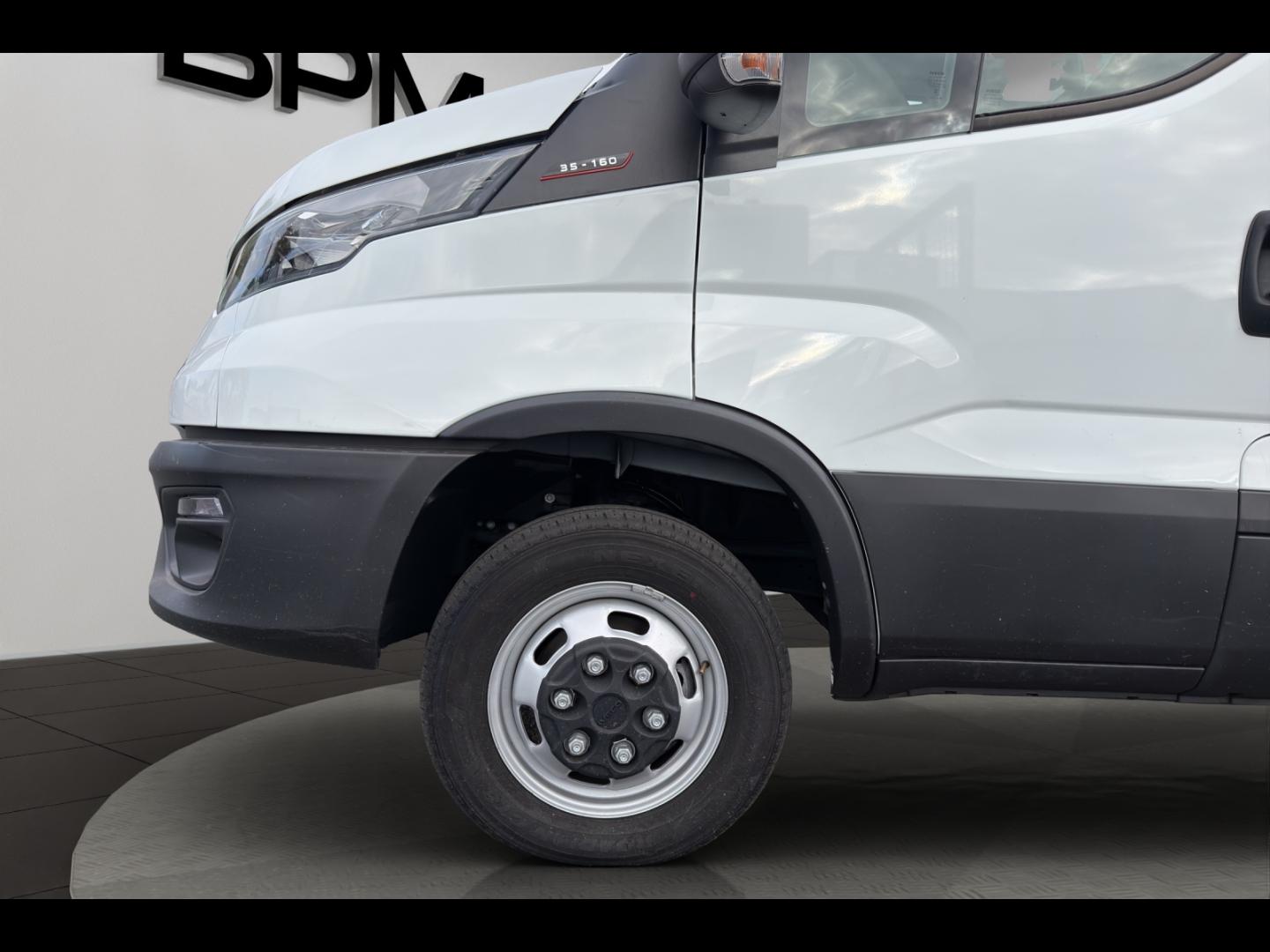Image IVECO Daily CCb 35-160H / 3.0 160CH / BENNE & COFFRE / 35C16 / 2024 /