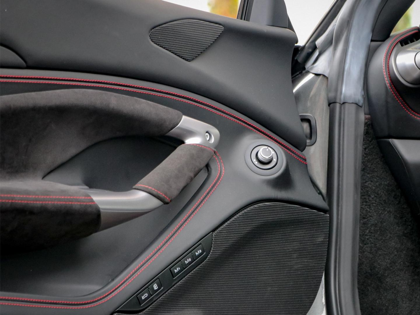 Image FERRARI F8 TRIBUTO V8 BITURBO 3.9