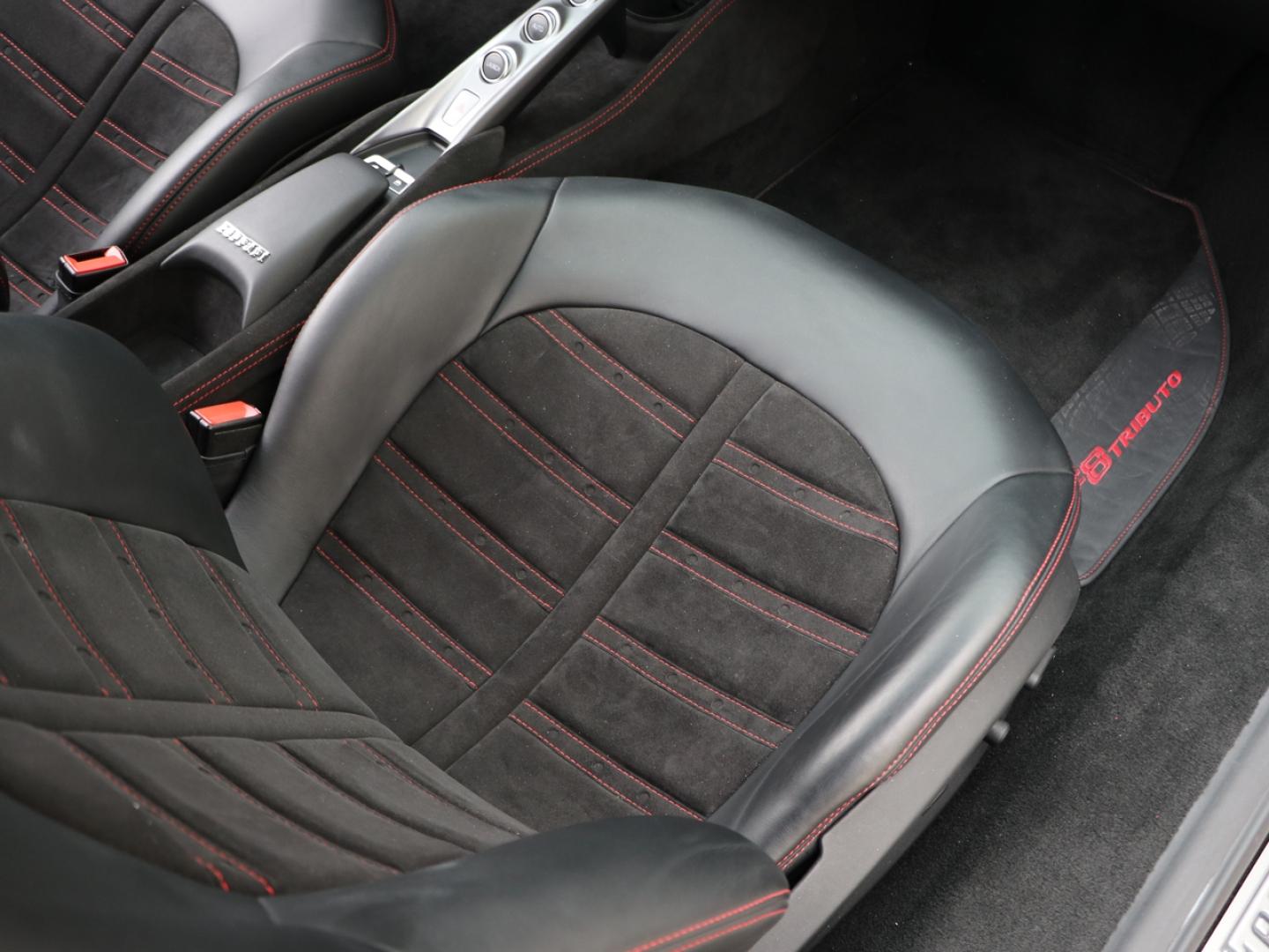 Image FERRARI F8 TRIBUTO V8 BITURBO 3.9