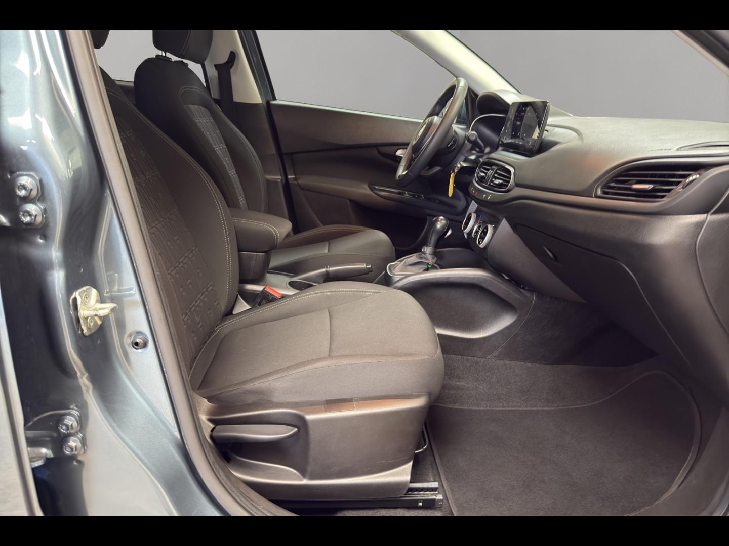 Image FIAT Tipo Cross SW 1.5 FireFly Turbo 130ch S/S Plus Hybrid DCT7 MY22